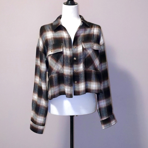 🎯FOREVER 21 BOXY CROPPED SHIRT - Picture 1 of 8